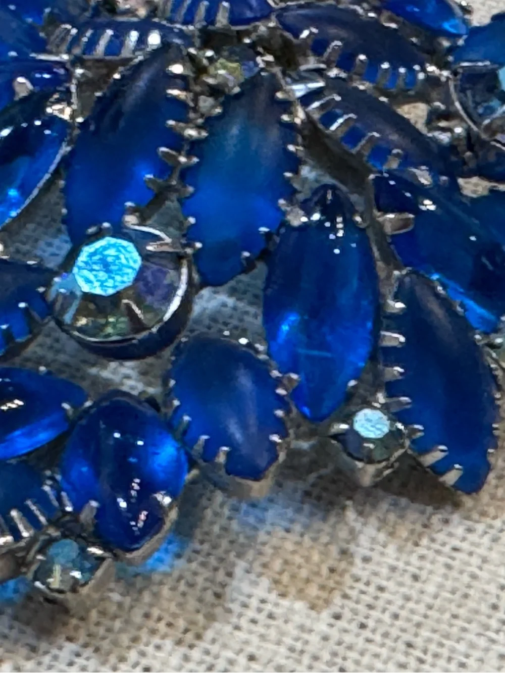 Vintage Juliana D&E Prong Set Cobalt Blue/Blue AB Rhinestone Flower Brooch Pin